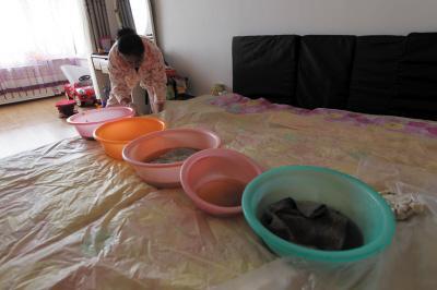 吉州楼上漏水，住户失联，小区没物管，业主维权难！律师来支招……